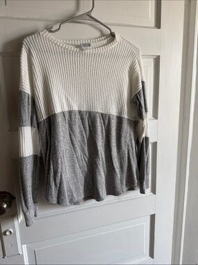 Blue Rain Two-Tone Knit Sweatshirt in White & Gray